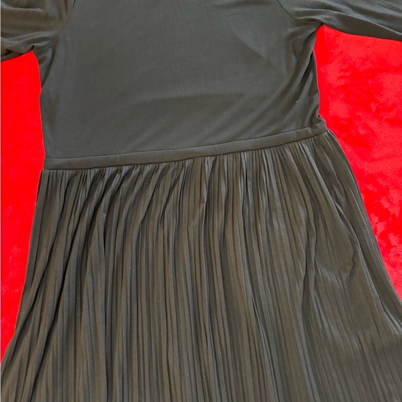 Elegant Black Women's Dress - Picture 6 of 11